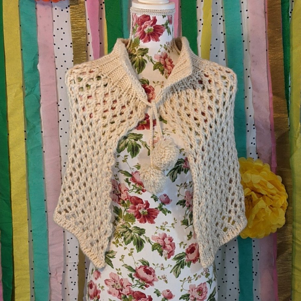 Ten & Co. Knitted Cape - Size